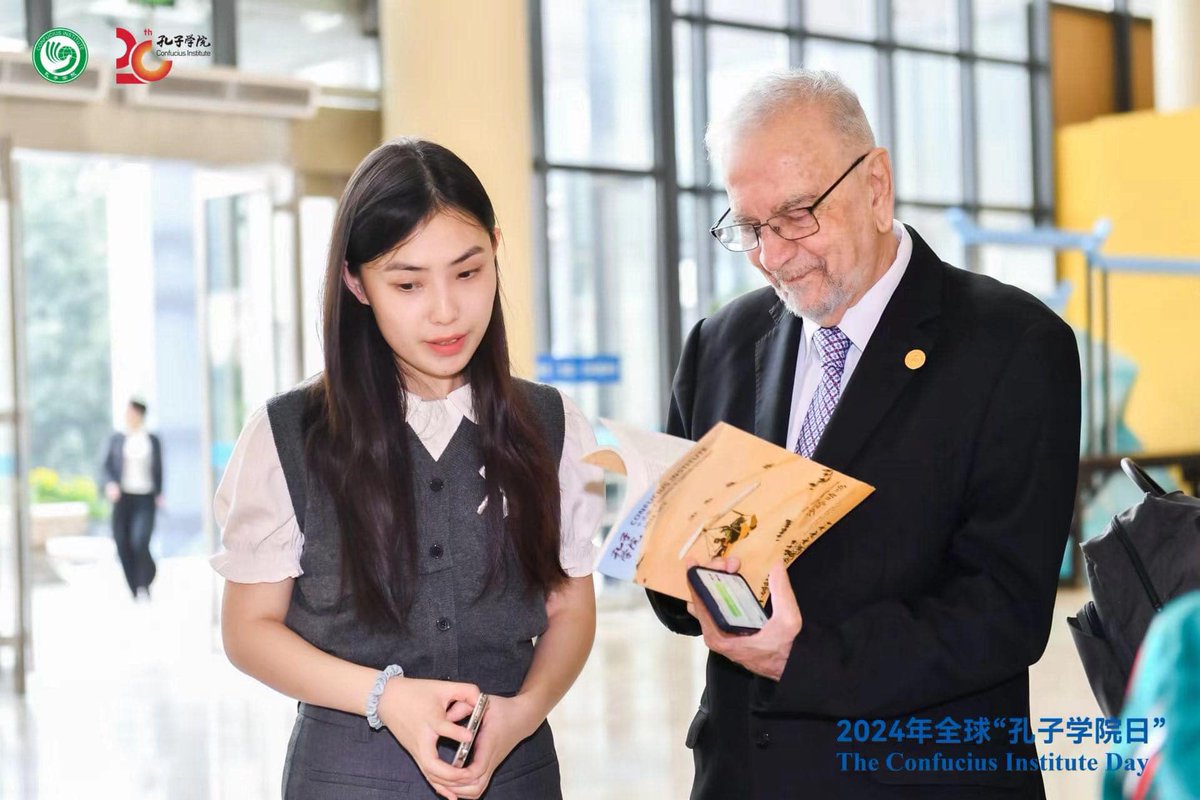 Se llevó a cabo la entrega de la placa del Instituto Confucio de Veracruz donde CECHIVER participó en dicho evento