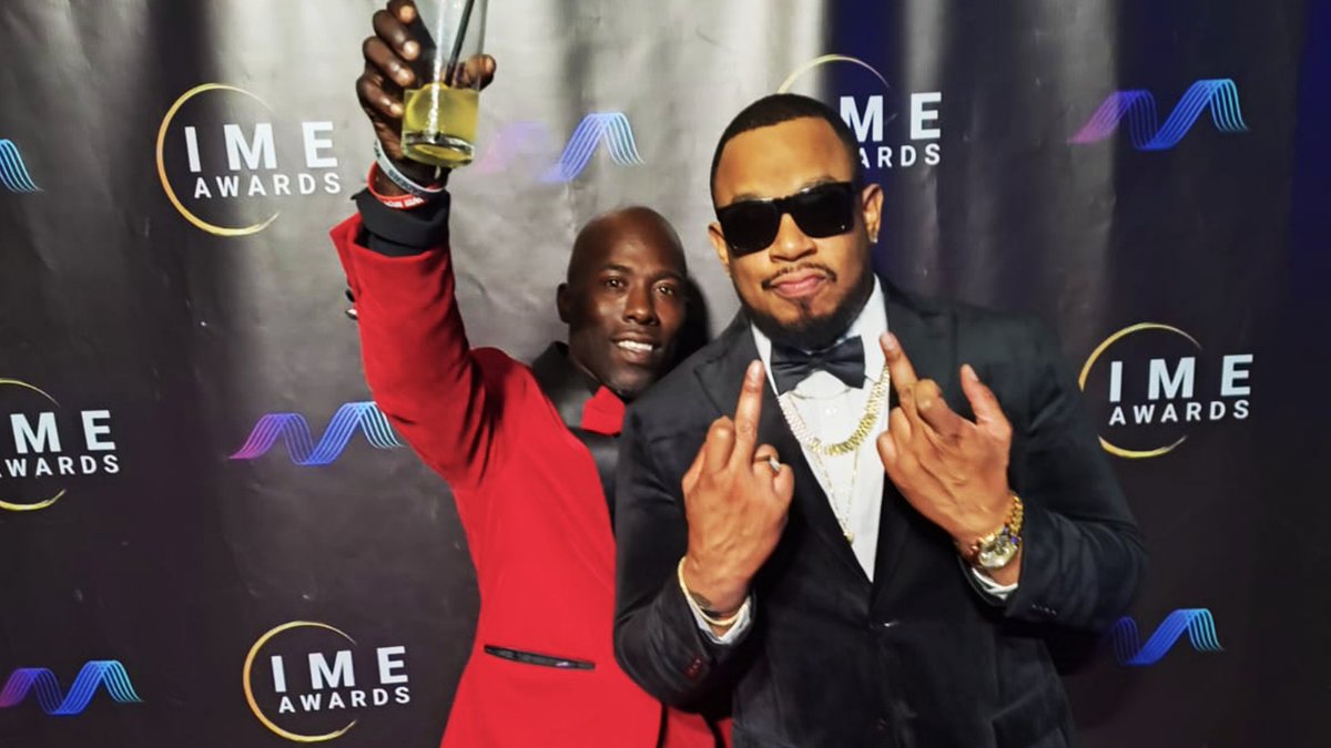 Red Carpet with my #EMPMusic team. Throwback to the @IMEawards

#throwbackthursday #TBT 

#FlipSomethinChallenge out now.  Flip Somethin ft Boosie Badazz (<a href="/BOOSIEOFFICIAL/">Boosie BadAzz</a>) on all music streaming platforms.  

#FlipSomethin #TRUF #BoosieBadazz #EMP #Undeniable #FLIPisBACK