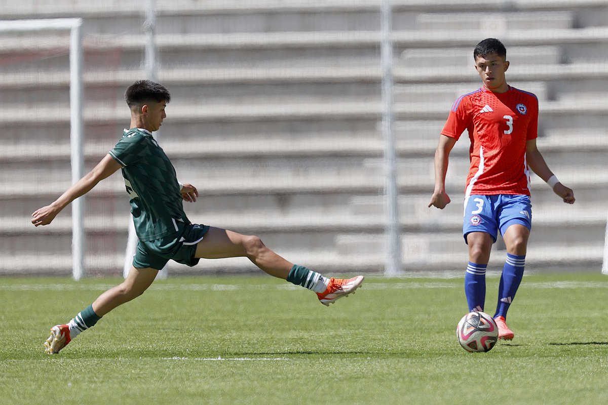 🇧🇼 𝐂𝐄𝐋𝐄𝐒𝐓𝐄𝐒 𝐃𝐄 𝐒𝐄𝐋𝐄𝐂𝐂𝐈𝐎́𝐍 🇨🇱

Nuestros jugadores, Benjamín Molina y Cristian Morales fueron titulares en el triunfo por 2-0 de <a href="/LaRoja/">Selección Chilena</a> Sub 18 ante <a href="/swanderers/">Santiago Wanderers</a> en la segunda fecha del Torneo Leonel Sánchez Lineros 2024.

🔁 Además, Vicente Ramírez ingresó a los