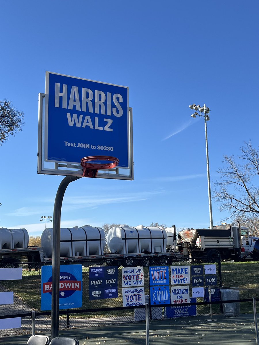hoopsforharris's tweet photo. It was a great turnout at Rose Park in Milwaukee today for the Harris - Walz campaign! Second Gent Doug Emhoff was joined by Doc Rivers, Gwen Moore, Terry Porter and others! 

Kamala for WI x Hoops for Harris 🏀💙

@RepGwenMoore @DouglasEmhoff https://t.co/yIXIhmljSa