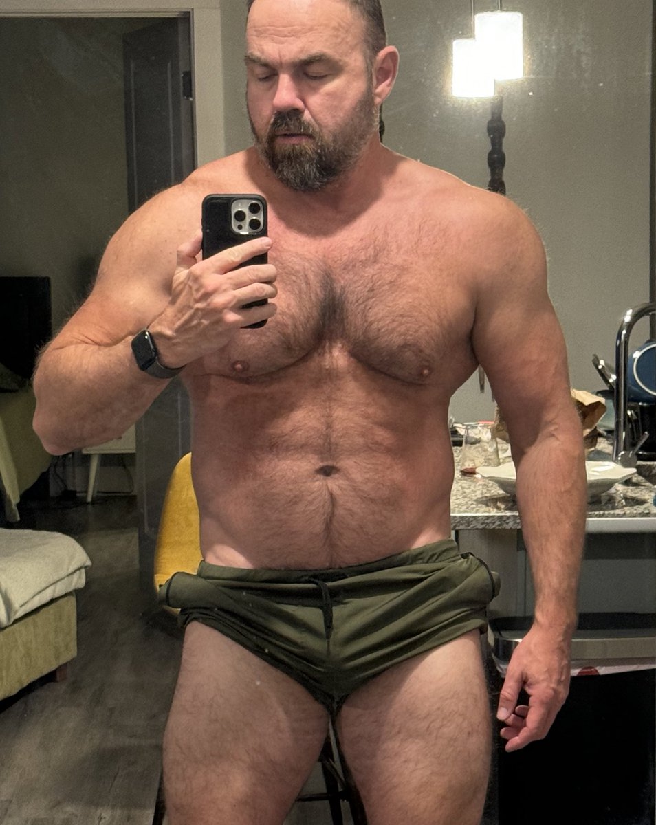 Did a body scan after more than a year and I was happy to find that I gained 8.6 lbs of muscle, 0.4 lbs of fat feel like a big strong fella (300 lb bench) - pleasantly surprised at my dad bod plus -not a bodybuilder but I’m stronger and (relatively) leaner - yeah - fk abs! 😎