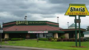Titus88Titus's tweet photo. This is the kind of movie I'd go to with a couple friends at a midnight showing and then go get coffe and pie after and talk about it. Shari's closed all their OR locations this week and Denny's shut down 150. Casual dining is going to be extinct soon. 😞 #driveinmob https://t.co/EwAFxih0xO