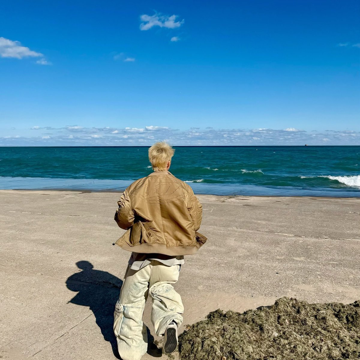 the crashing sound of the waves and the open blue sky made everything feel lighter as i hustled off, taking a morning jog to clear my head. hoping the rest of today goes easy.