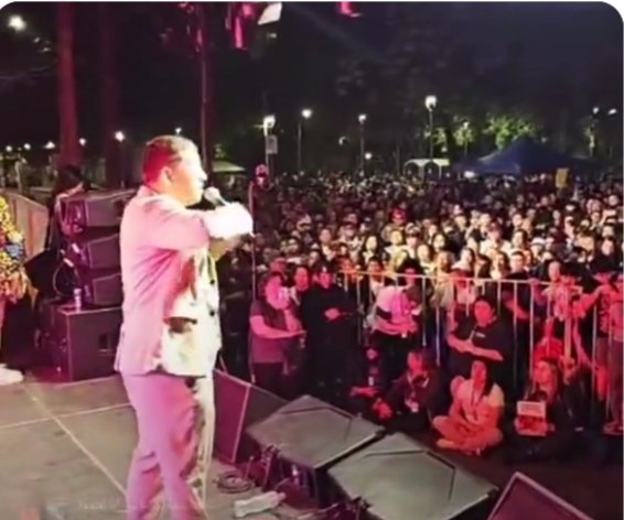 RalBarr66595823's tweet photo. 🔴 Increíble ver como la gente de Puente Alto quiere un nuevo alcalde..!! Y ese es @matiastoledoh no lo olviden y todos a votar este fin de semana..!! #MatiasToledoAlcalde TT x favor 👇👇👇👇 https://t.co/wEFStDLQCG