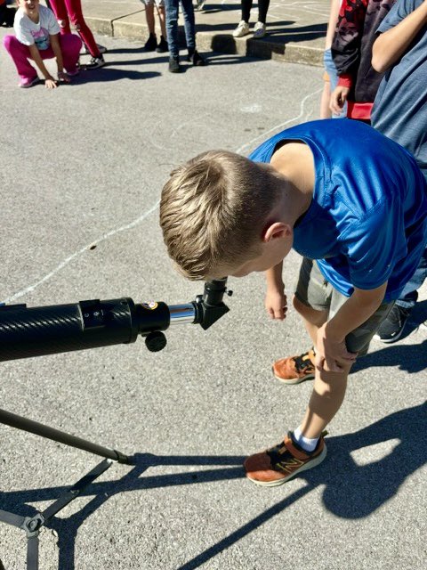 CarlenaSheeran's tweet photo. The 3rd grade #Bruins in Angela Stevenson’s classroom @LakewoodBruins learned the Greek base “tele” today which means distant or far. 🔭 Mrs. Stevenson brought a telescope to help them make a real-world connection.👫🏽 #HCSDifferenceMakers #IMSE #Vocabulary #Greek https://t.co/YhSc8iLSRj