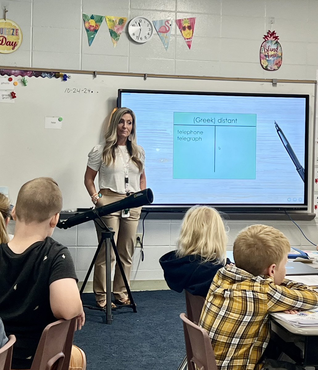 CarlenaSheeran's tweet photo. The 3rd grade #Bruins in Angela Stevenson’s classroom @LakewoodBruins learned the Greek base “tele” today which means distant or far. 🔭 Mrs. Stevenson brought a telescope to help them make a real-world connection.👫🏽 #HCSDifferenceMakers #IMSE #Vocabulary #Greek https://t.co/YhSc8iLSRj