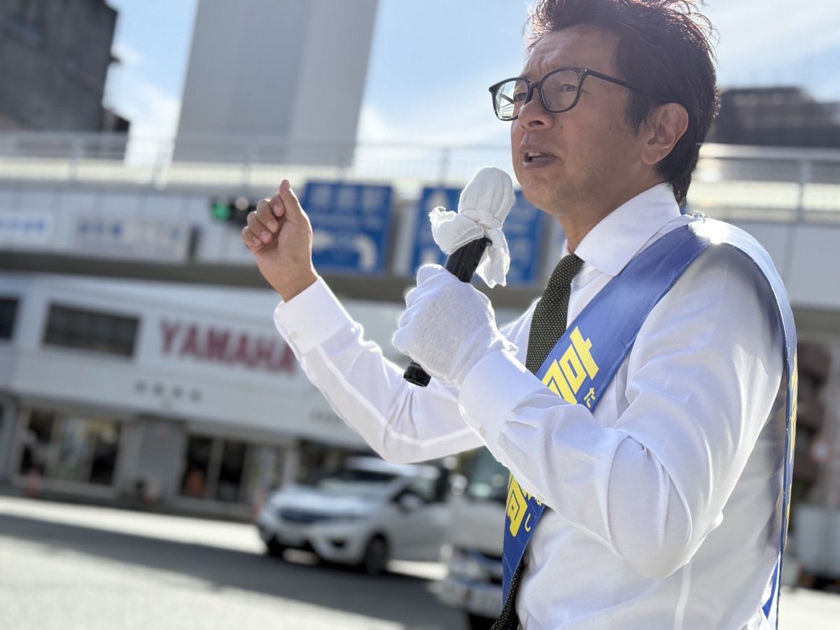 eitakahashi1975's tweet photo. 新町橋2丁目交差点にて街頭演説を行っております！

裏金のないクリーンな政治を取り戻すため、全力を尽くします。

この後、11:20よりハローズ佐古店前にて街頭演説を行う予定です。
お買い物のついでに、少しでも耳を傾けていただけると嬉しいです。

#会いにいく候補者　#会いにいける候補者
#高橋えい
#どうせ変わらないを変えていく 
#徳島1区 #立憲民主党  #衆院選2024