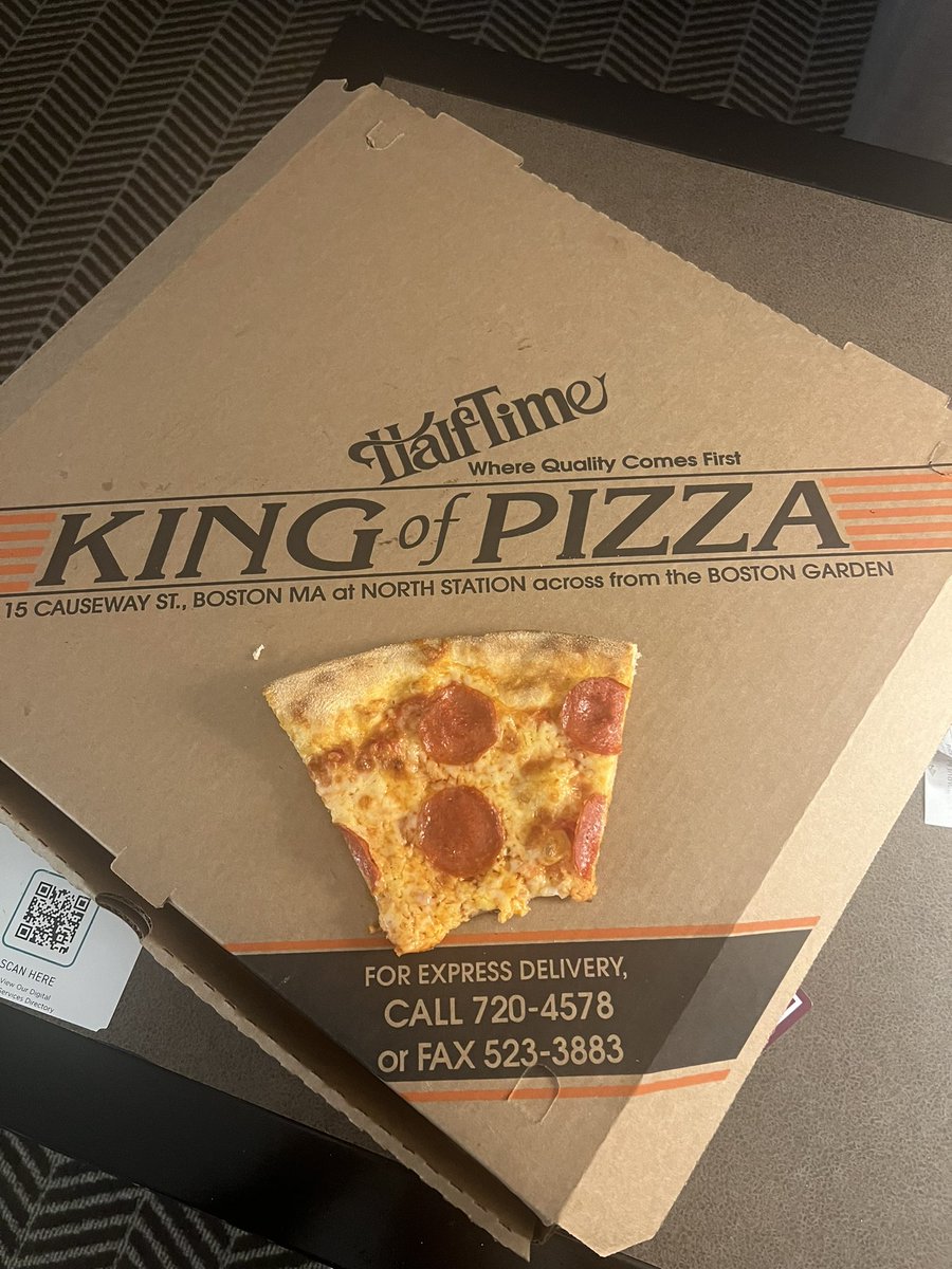 Dom_It_'s tweet photo. @stoolpresidente pizza recommendation did not disappoint! https://t.co/fhyiEV35hR