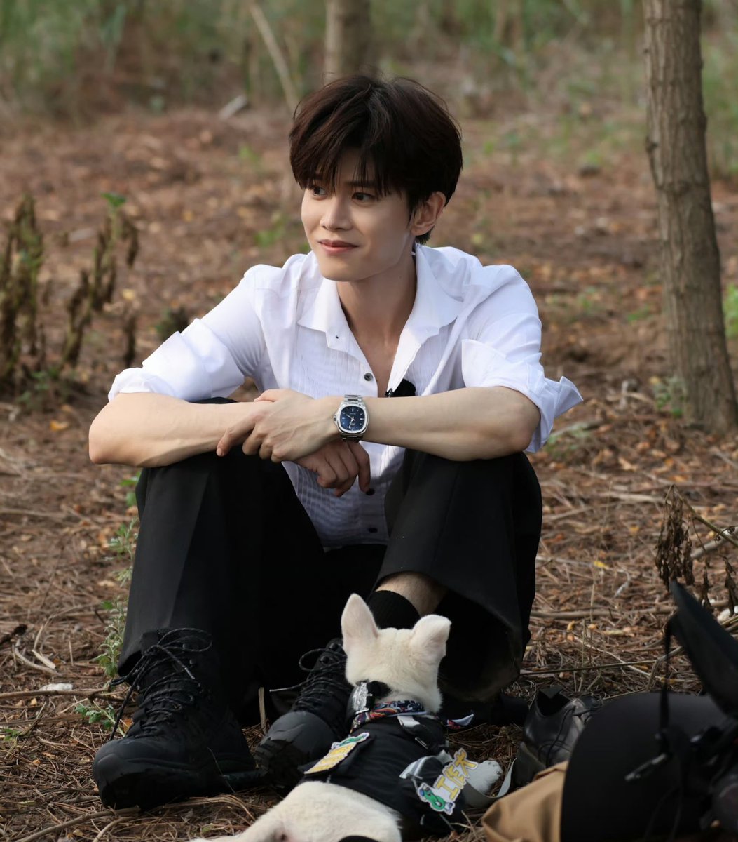 AngelChiong23's tweet photo. Youku Variety Show weibo update 

Good Morning!
Hey! #任嘉伦 is here to say Good Morning to you! 😎 As soon as I open the eyes , I was awakened by his handsomeness 😍~~ Friday full of energy.!! Get ready for a happy weekend 😍🎉.

#HaveFunS3
#RenJialun
#AllenRen https://t.co/KA6qvImYVf