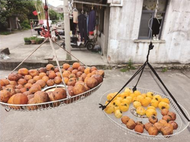 zhu_alice50849's tweet image. Crisp air, sweet treats—autumn&apos;s way of saying hello. 🍂🍯 #AutumnSweetness #HelloFall