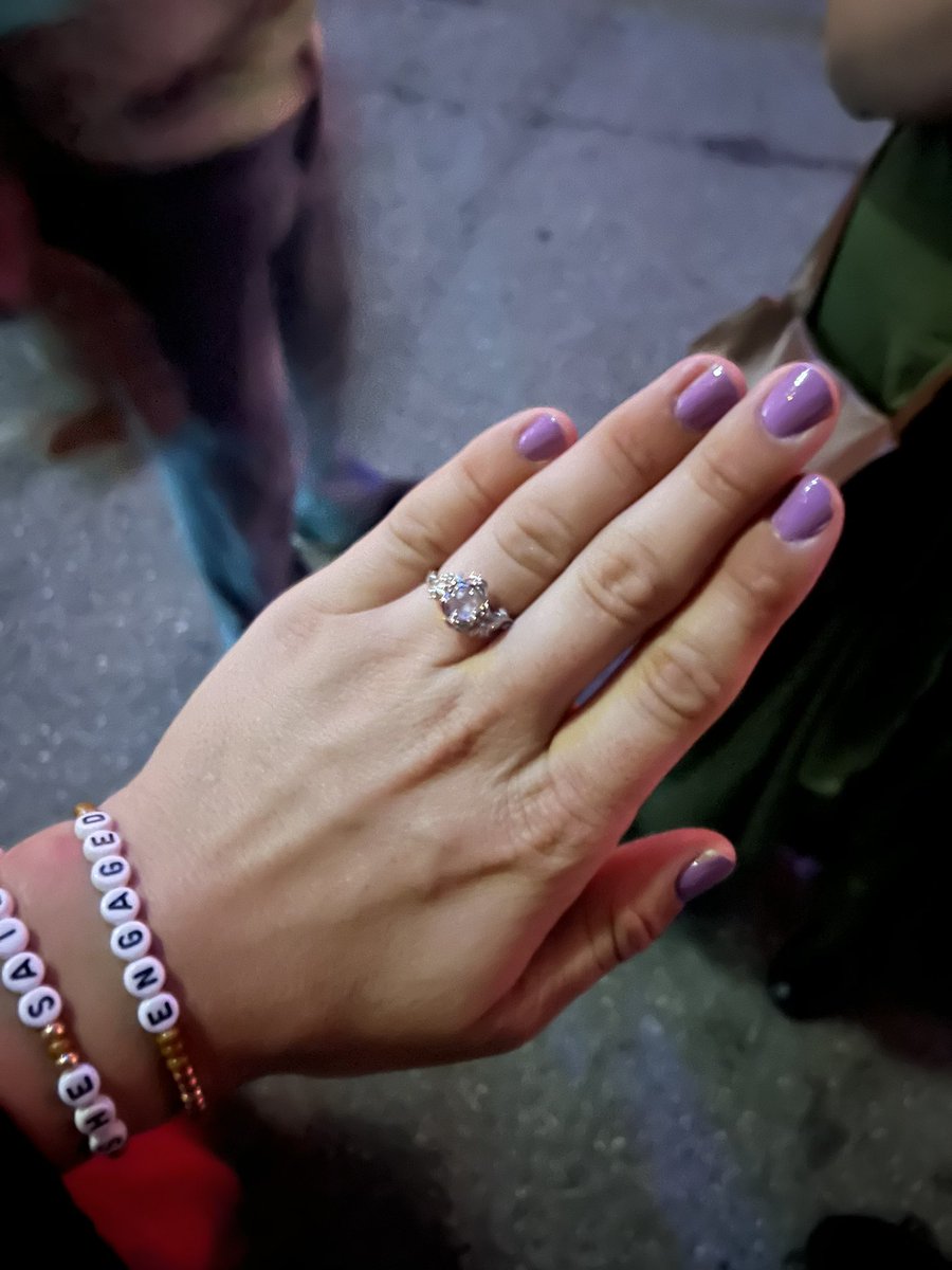 iEmmaSpook666's tweet photo. JUST GOT ENGAGED IN THE TORTURE FAIRE #HHN33 https://t.co/xKpWWSxHRJ