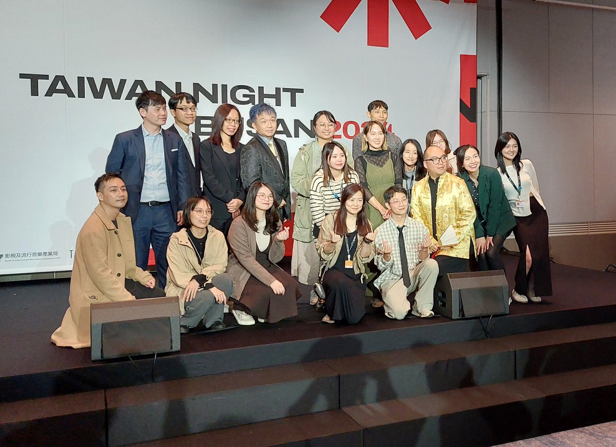 Tymo_Lin's tweet photo. 我在釜山影展的Busan Story Market媒合會上，常到每一位台灣出版IP入選者的booth去Social時，最常說的一句話就是「很榮幸能與你一起入選。」因為他們許多位既年輕又有才華，讓我看見了日後可能登上國際舞台的新世代台灣創作者！

感謝韓國釜山影展評審團，以國際化的眼光看到這十部出版品，與有榮焉！ https://t.co/HAjRPcdHIT