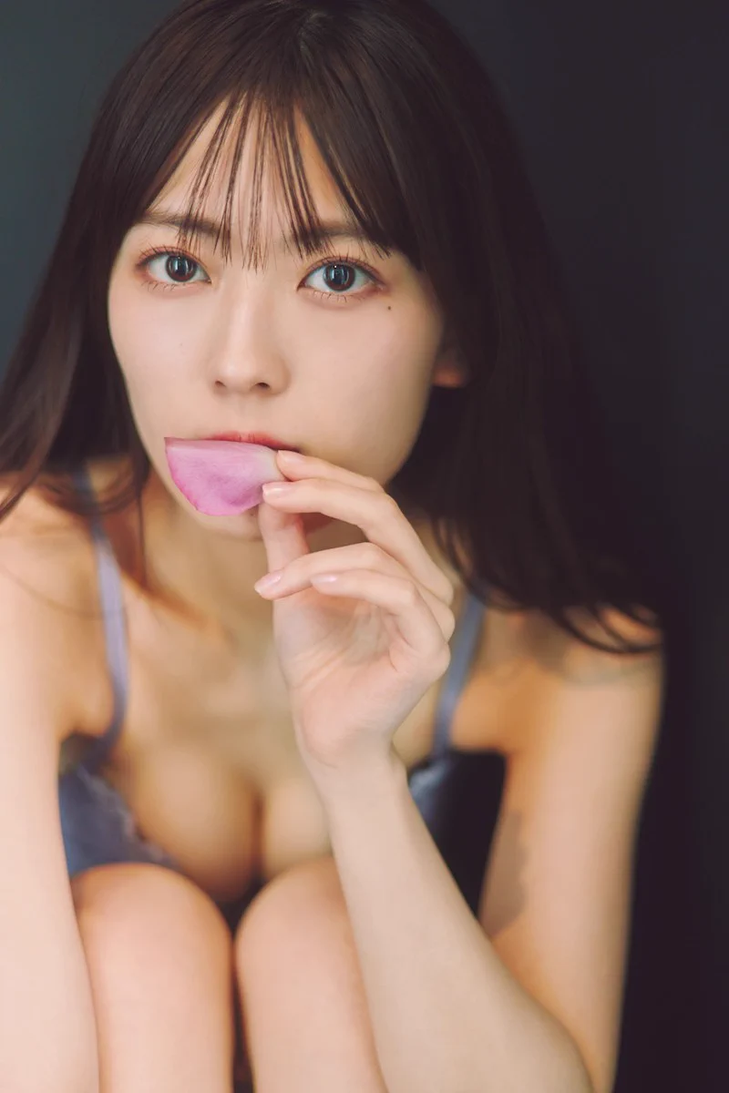 乃木坂46 岩本蓮加 1st写真集『いたずらな風』 発売中！【公式】 on X