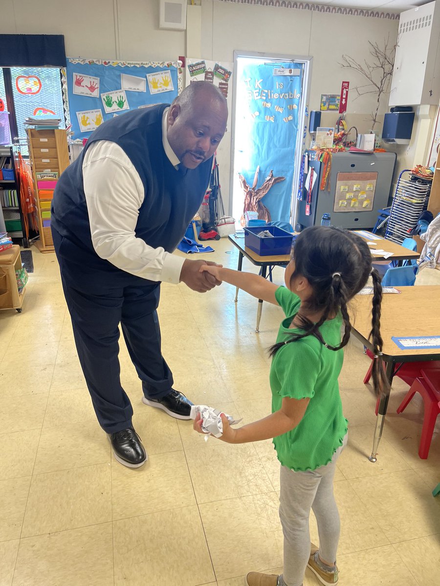 CCCS_School's tweet image. Fall visit from @GCC_Charters Superintendent @gcc_jsample . We loved showing him all the amazing things we are doing with learning!  #gcc_charters #cccstk8 #phoenixes #ckh #pbis #gcc_teamup