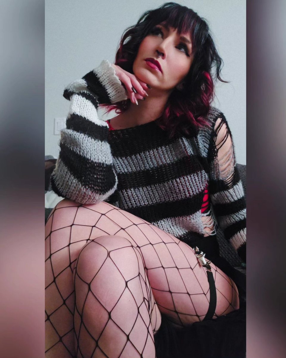 KoraKryptonite's tweet photo. Hey I'm a red head now 😏😈 https://t.co/ZzzFw4FLEn