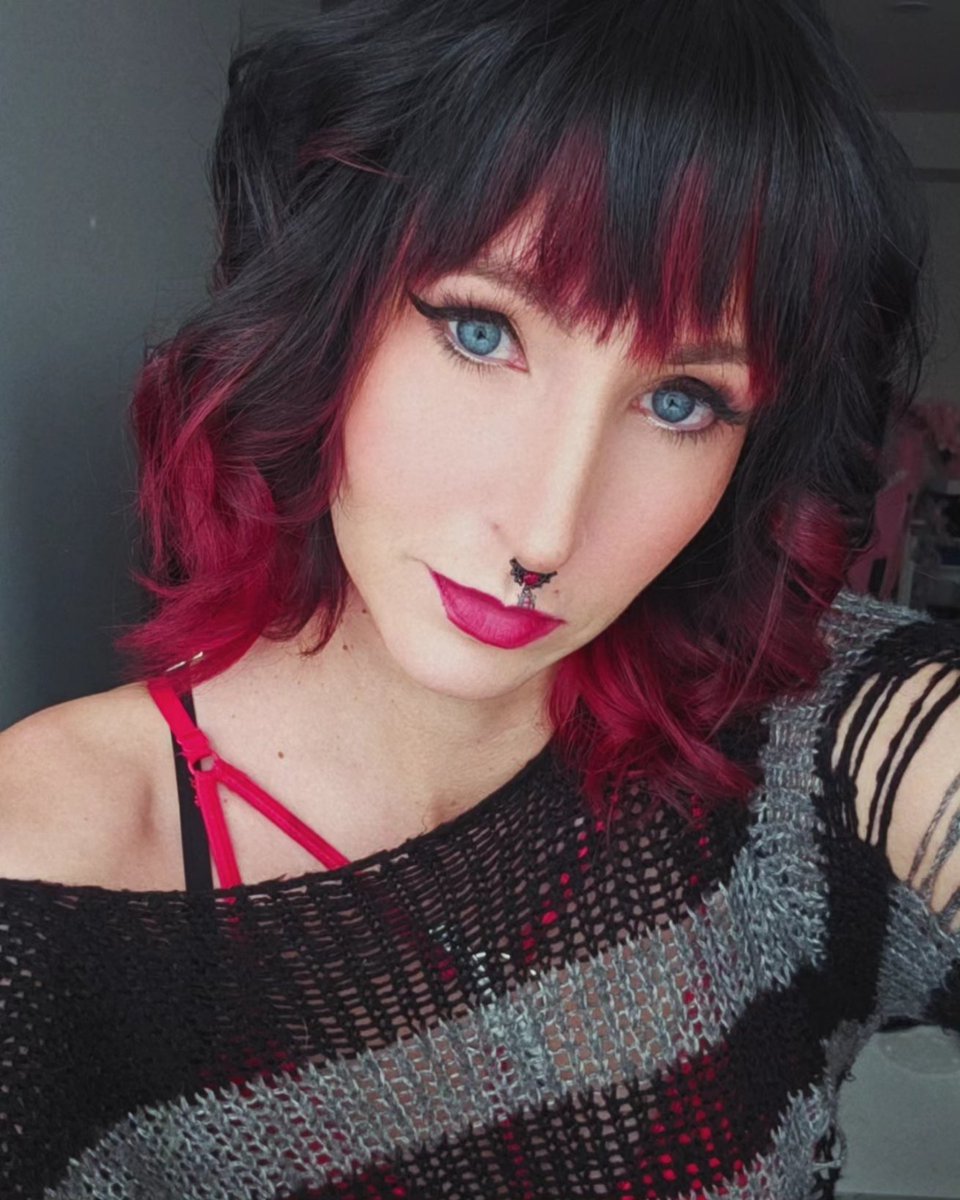 KoraKryptonite's tweet photo. Hey I'm a red head now 😏😈 https://t.co/ZzzFw4FLEn