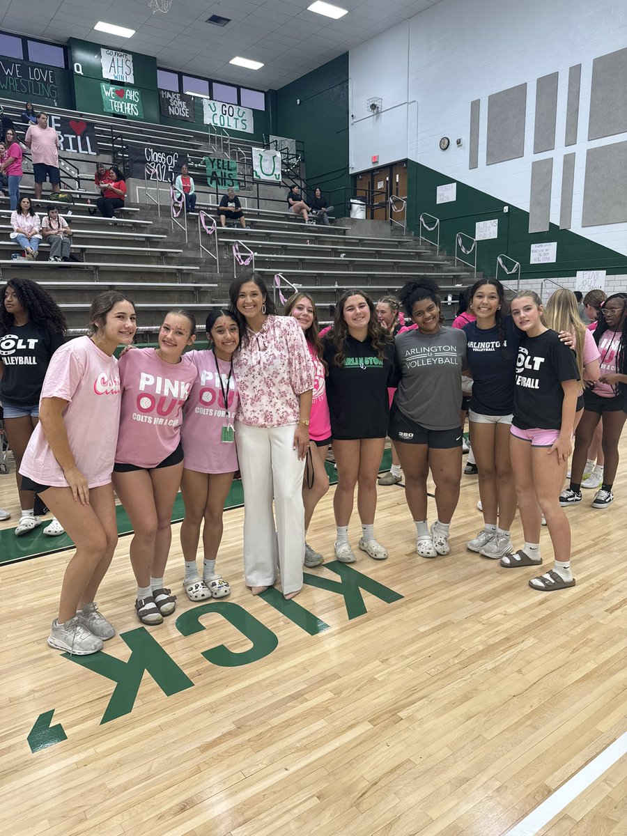 coachmckinneyMS's tweet photo. the past &amp; the present
always my girls 💕🎀 https://t.co/KuV0oXT4Bg