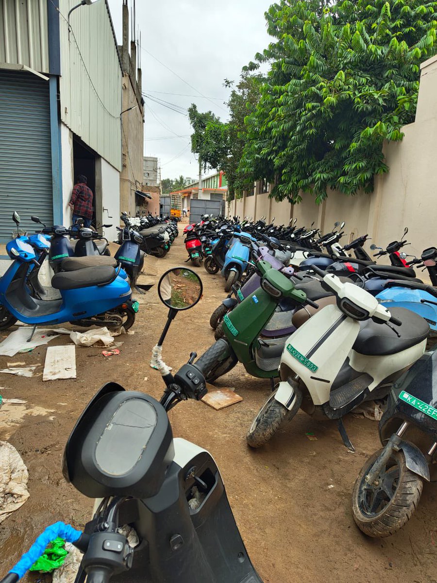 AbhiKanolkar's tweet photo. @OlaElectric Dear #Mumbaikars,
Kuch bhi lelo but not @OlaElectric
#SayNoToOla
#Mumbai https://t.co/SosbyajxSQ