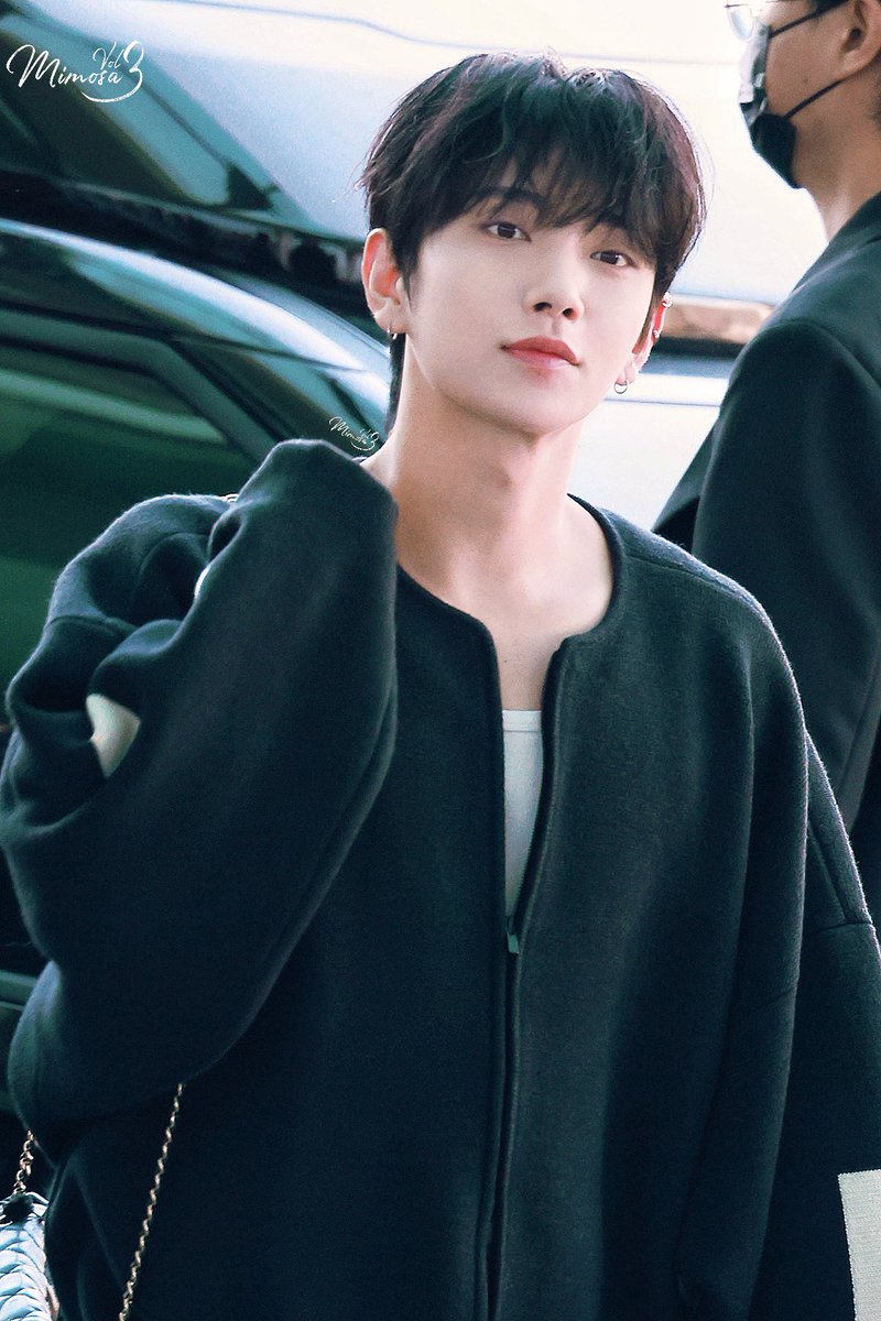 Mimosa_vol3's tweet photo. 241020 ICN ✈️

#JOSHUA #洪知秀 #조슈아 #ジョシュア
#SEVENTEEN #세븐틴 https://t.co/KhdsgzG4k1