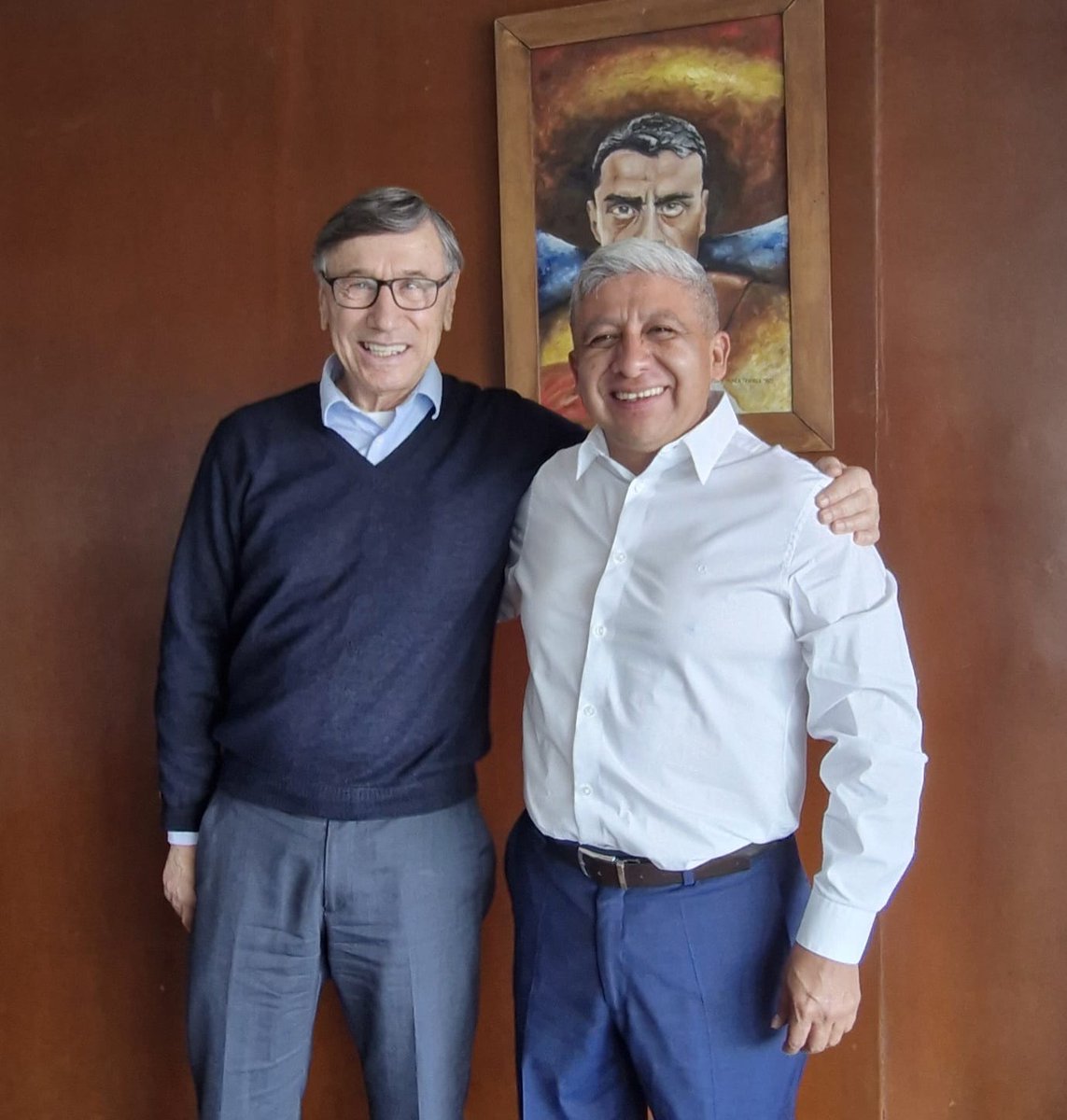 Fue un enorme gusto recibir en las instalaciones de la <a href="/PAgraria/">Procuraduría Agraria</a> al Ing. Víctor López Leyva (<a href="/LopezLeyvaV/">Víctor López Leyva</a>), secretario de <a href="/SEFADER_GobOax/">SEFADER Oaxaca</a>, quien ha impulsado en ese hermoso estado la transición agroecológica, sin transgénicos ni glifosato.

Por ello, estoy seguro de que