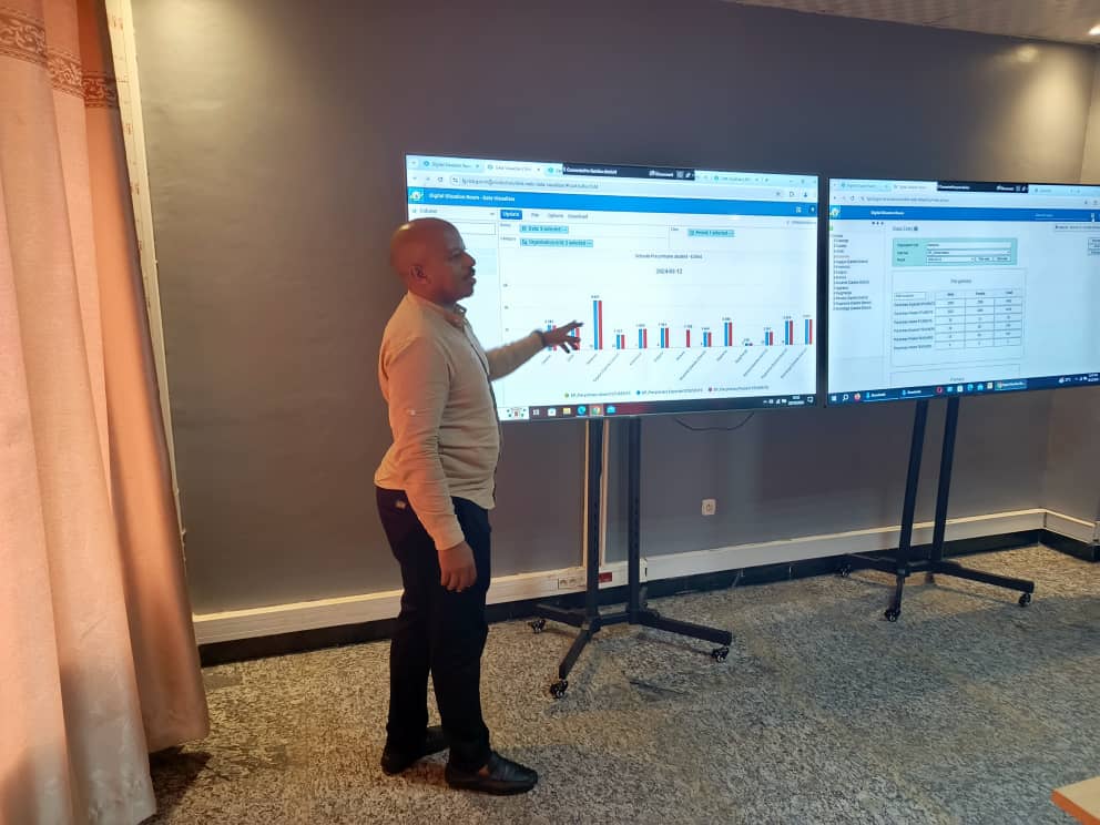 WVRwanda's tweet photo. This week, our team paid a courtesy visit to the @RwandaEast province to witness progress on the “Digital Information Center” innovation project. The initiative focuses on digitizing & streamlining local-level, data-driven processes.1/2 https://t.co/Ud8L5Ku5oY
