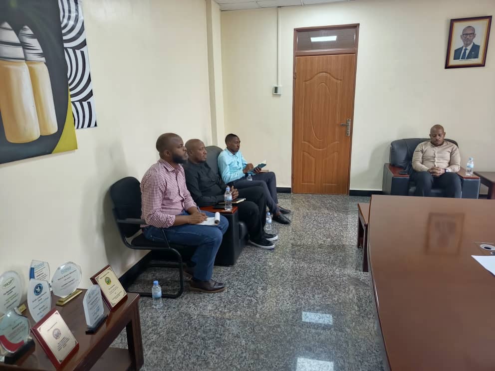 WVRwanda's tweet photo. This week, our team paid a courtesy visit to the @RwandaEast province to witness progress on the “Digital Information Center” innovation project. The initiative focuses on digitizing & streamlining local-level, data-driven processes.1/2 https://t.co/Ud8L5Ku5oY