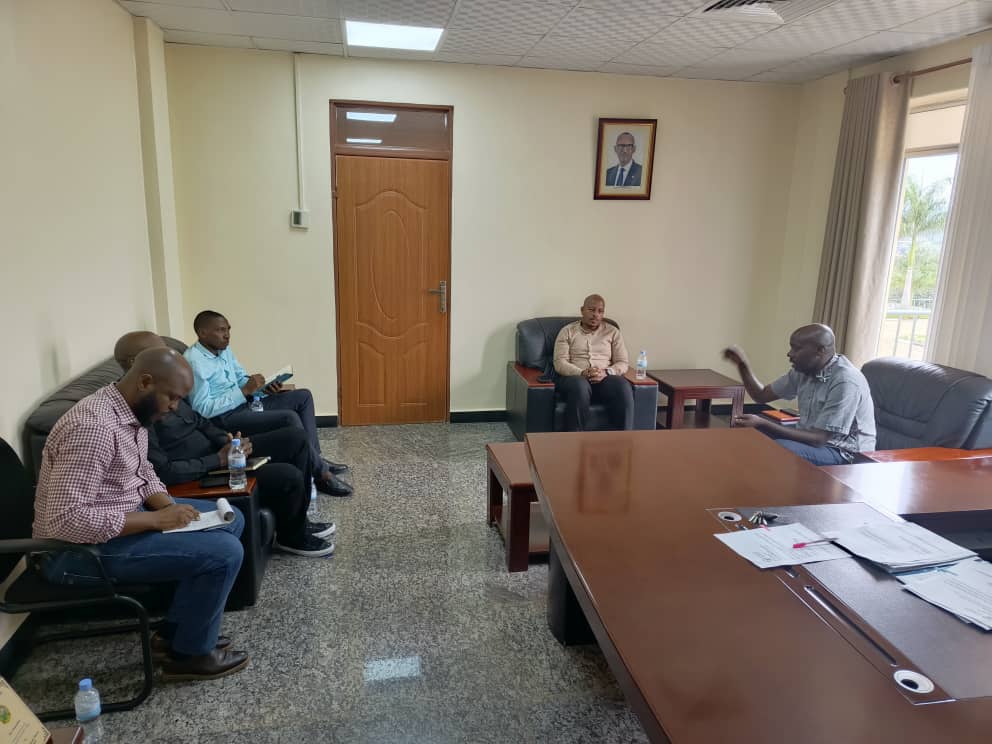 WVRwanda's tweet photo. This week, our team paid a courtesy visit to the @RwandaEast province to witness progress on the “Digital Information Center” innovation project. The initiative focuses on digitizing & streamlining local-level, data-driven processes.1/2 https://t.co/Ud8L5Ku5oY
