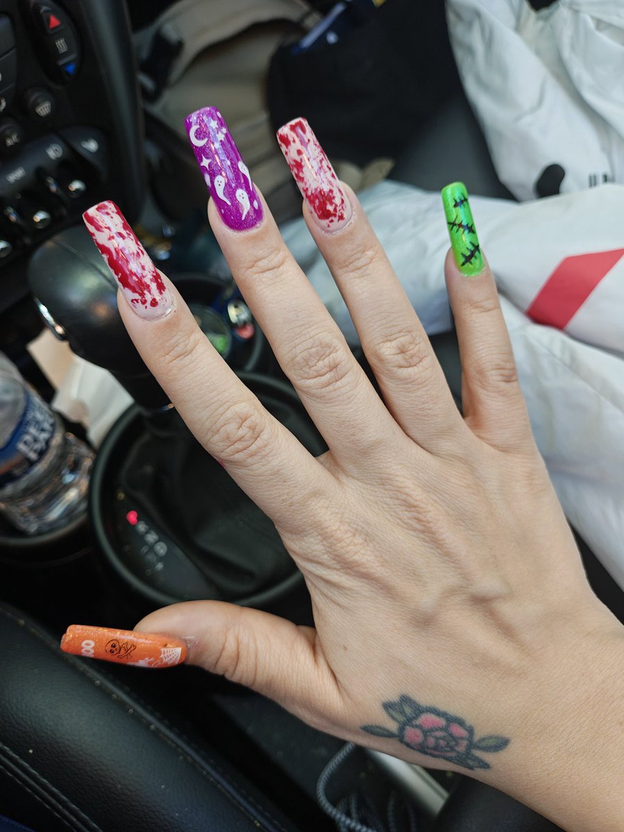 astroaddy's tweet image. Ughhh. I just love doing my own nails sometimes. 😅😍🔥🎃💅🏼 #halloween #nails #diynails #wegotnailsathome