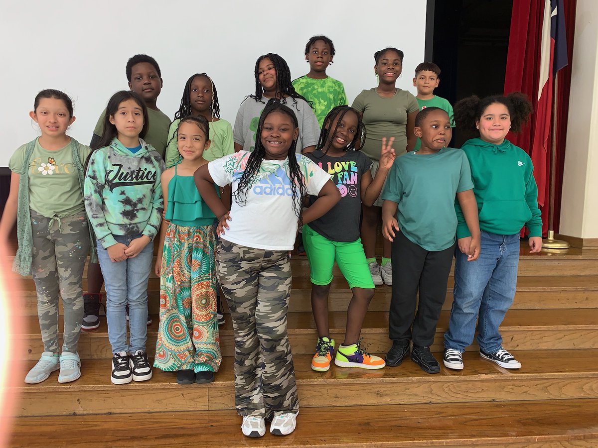 BetsyRossElem's tweet image. Yesterday, we wore the color green to represent responsibility for #CharacterCountsWeek !💚💚💚