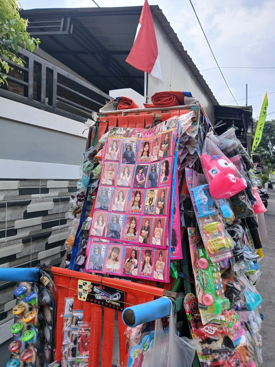 jehaes_'s tweet image. Sudah tersedia di abang-abang depan SD