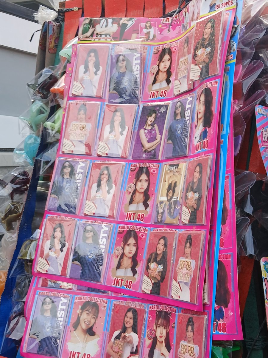 jehaes_'s tweet image. Sudah tersedia di abang-abang depan SD