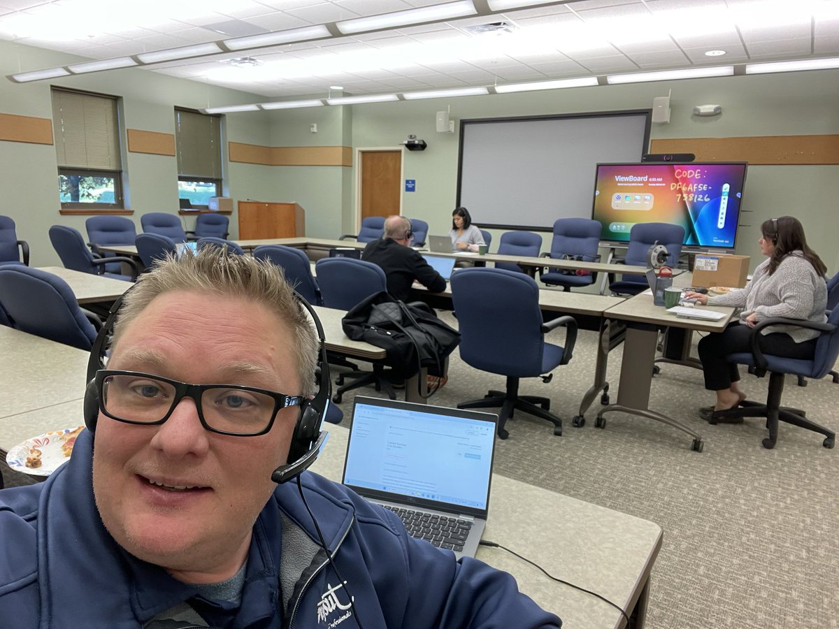 abogey325's tweet photo. Mike Bobseine running for NYS Assembly District 150.  What a cool experience!  Fredonia School Board of Education for 12 years, was a County Legislator for 10 years.   He’s got the experience and wants to help be our voice in Albany! @NYSUTWNY @nysut https://t.co/oHE7ER6r4e