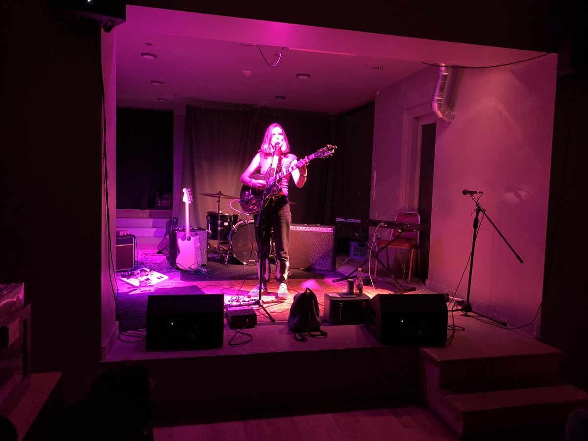 machine gun kelly lee owens tweet media