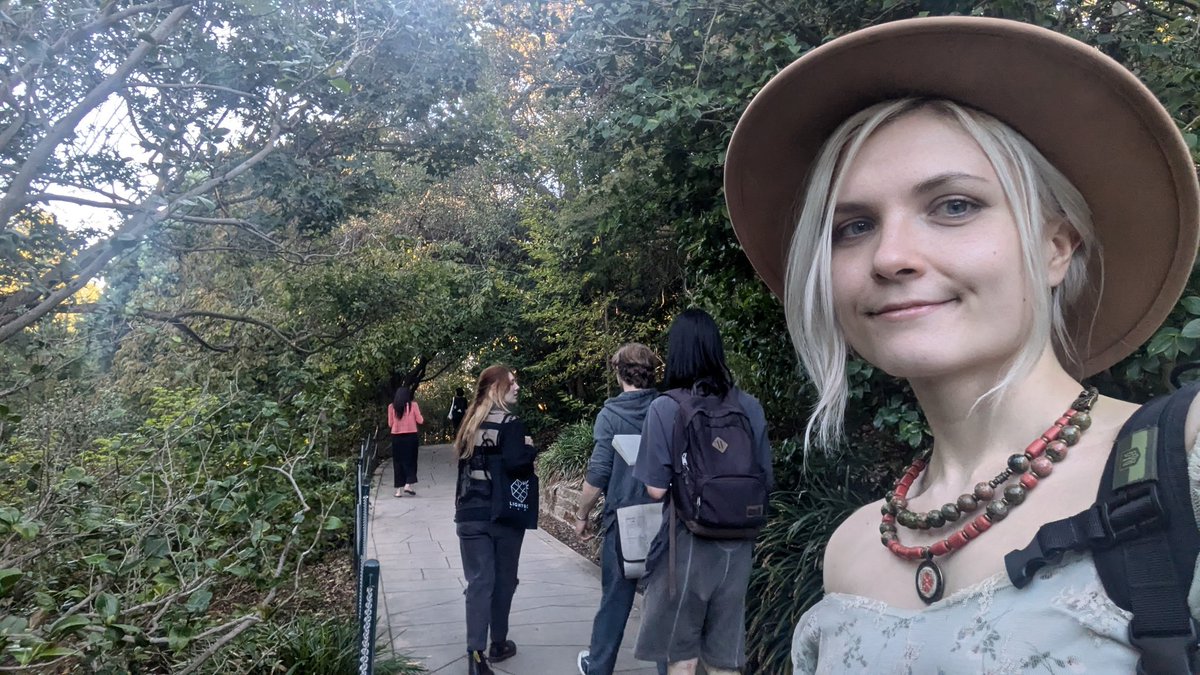 Anna Moshak tweet media