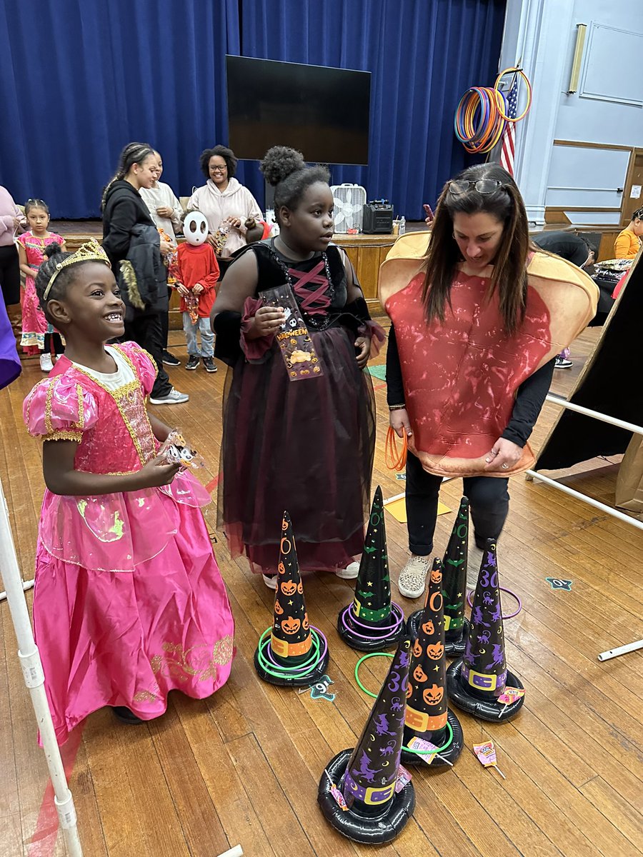 Caroline LeStrange tweet media