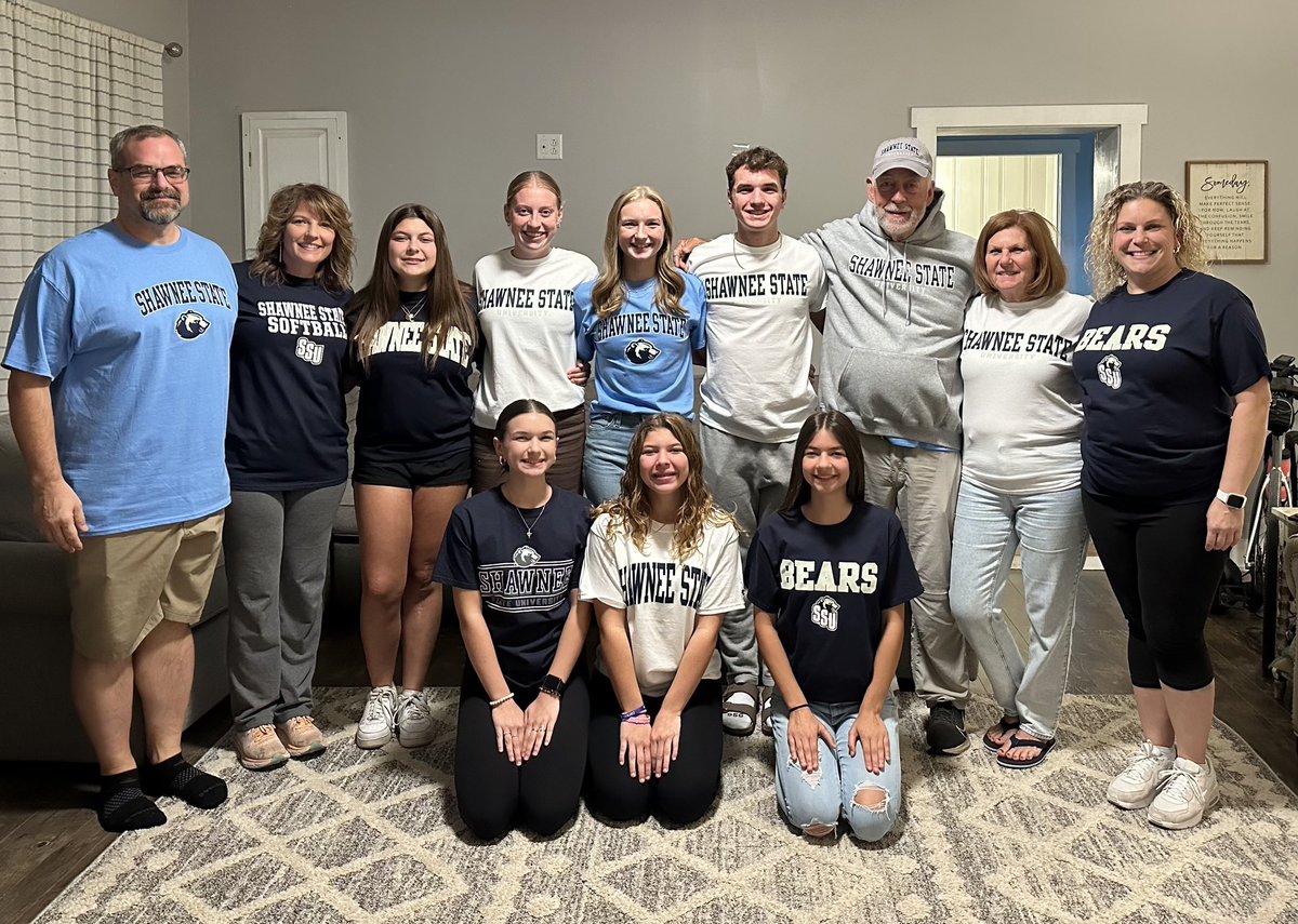 kennedyanndavis's tweet image. Next 4 Years!! GO BEARS🐻🩵
#commited 

@kbradshaw12 @ckyne1434 @ShawneeStateSB