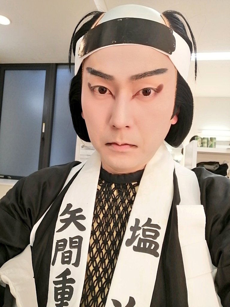 shiichi0's tweet photo. 本日公開の映画 #八犬伝

獅童さん、右近さん、そして仲の良い役者たちと共に出演させて頂いております！！

劇中では仮名手本忠臣蔵で恐れ多くも、塩冶判官と矢間重太郎を勤めさせて頂きました！

映画館で是非ご覧下さいませ！

#八犬伝
#仮名手本忠臣蔵
#本日公開 https://t.co/F1gLphM0Ts