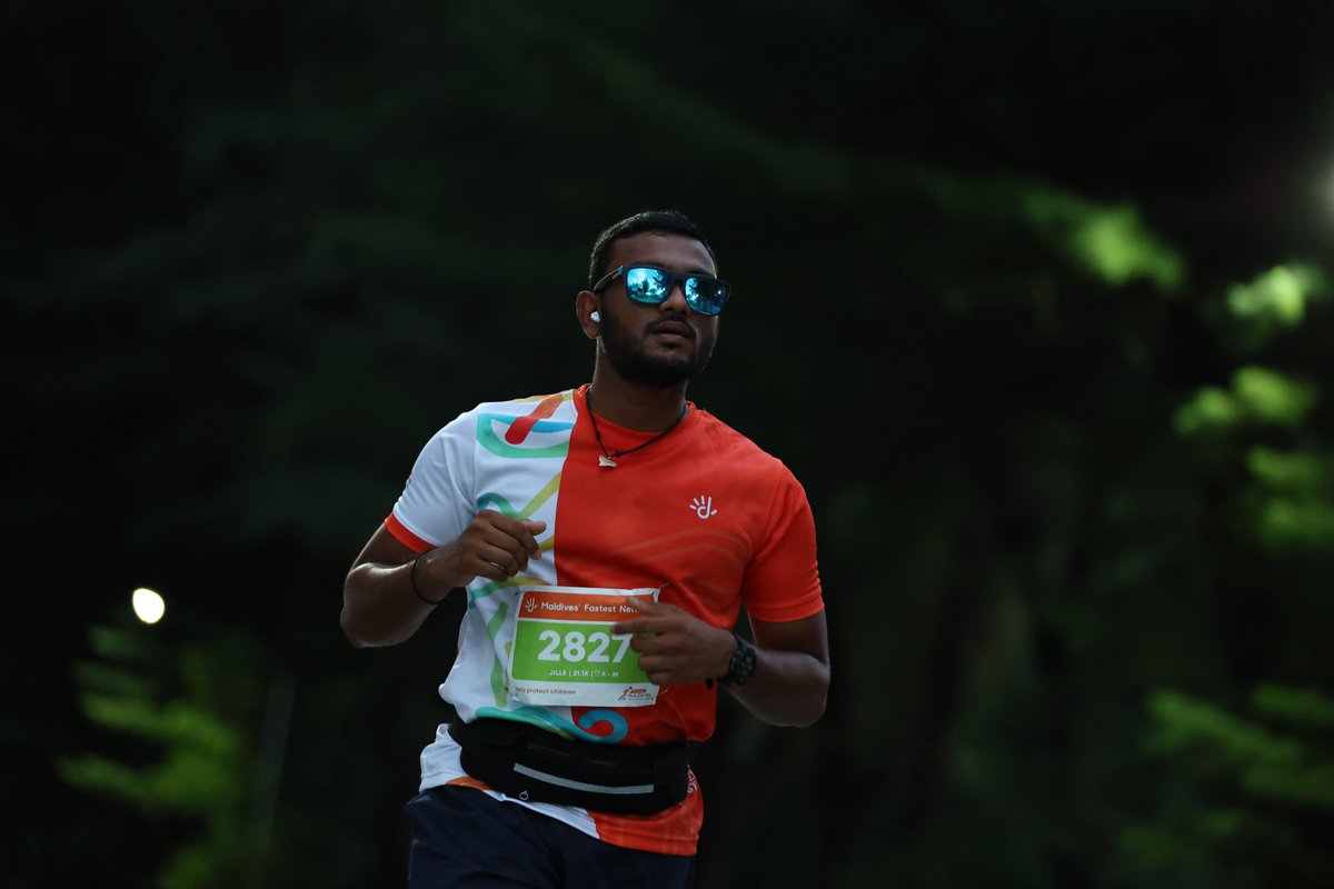 Dhiraagu's tweet photo. Determined #DMRR2024 runners are going strong! 💪🏽
#DhiraaguMaldivesRoadRace #LargestRunintheMaldives
#HelpProtectChildren https://t.co/Htrcm9IFPN