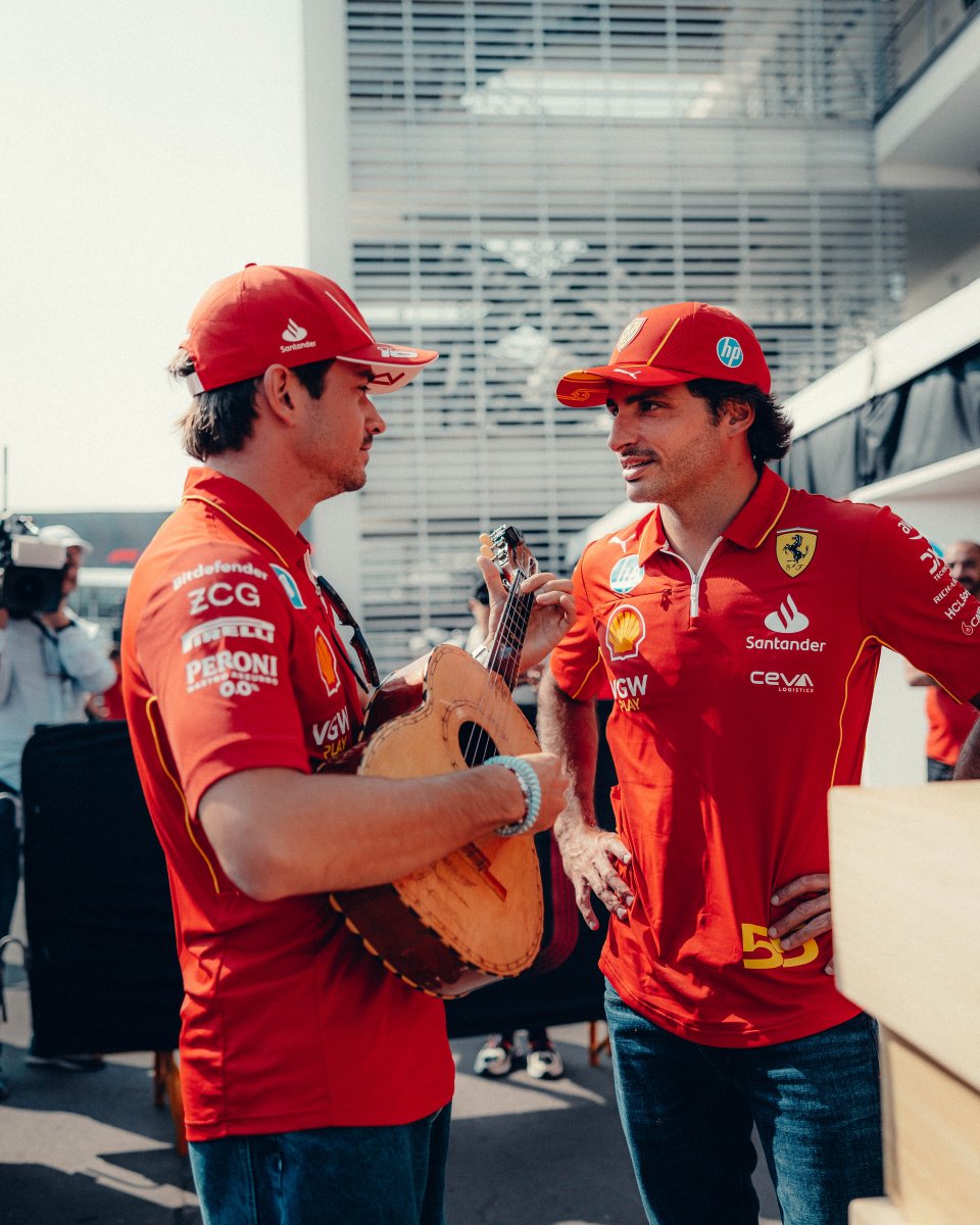 Anyway Carlos, here's Wonderwall 🎵

#MexicoGP #F1
