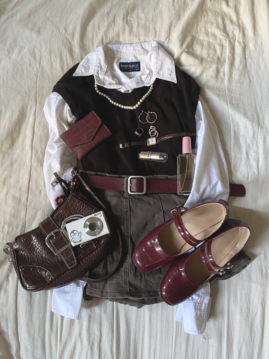 vainillear's tweet photo. my outfits <33 https://t.co/t7Jy8gdmpq