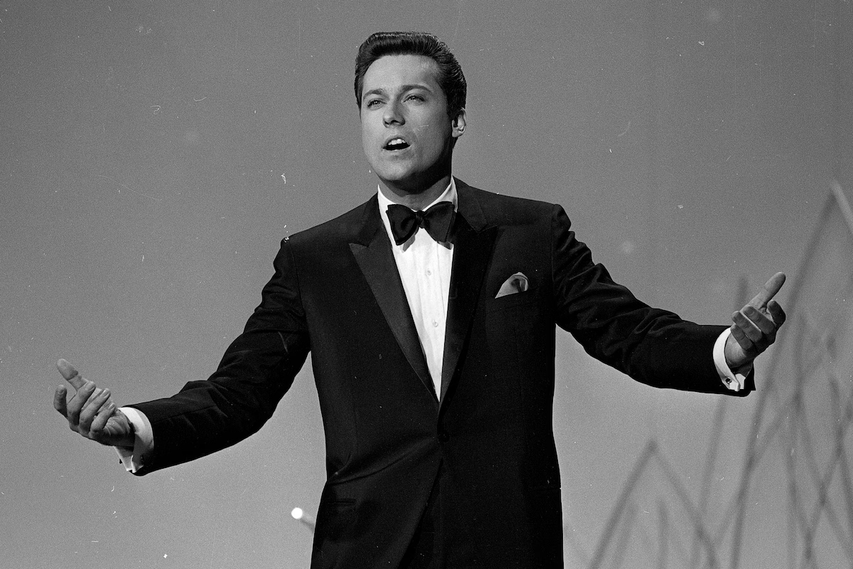 Joe_A_Blevins's tweet photo. Just learned of the death of Jack Jones. Wow. We really don't have many of the old-school, tux-wearing crooners left. Jack was one of the last of his kind.
#RIPJackJones https://t.co/iCFEh7W9Ds