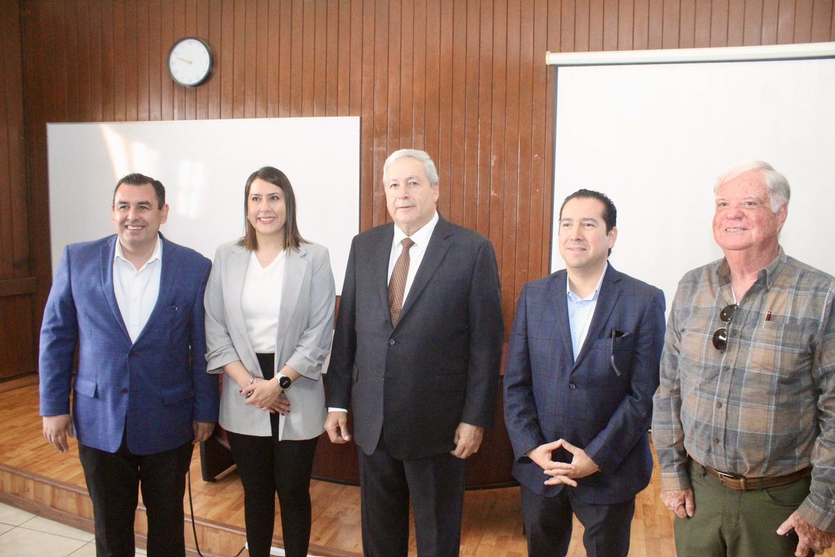 alfonso_yanez's tweet photo. Felicidades al Alcalde de Saltillo @chema_fraustro y el Director del Instituto Municipal de la Juventud @PonchoFig por la presentación de la App Juventud Saltillo. Enhorabuena. https://t.co/emzCJRT3jT