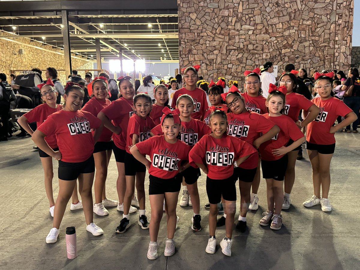 DAcuna_CES's tweet photo. Ready for some football! 🏈 
@Campestre_ES #Cobracheer #ALLIN https://t.co/2YlJfBlp9t