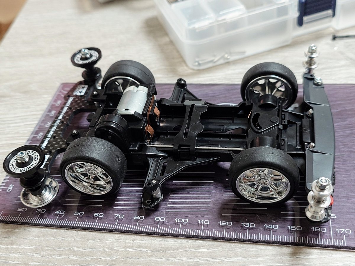CalvinTmd's tweet photo. この古いシャーシを組み立て始めました
#ミニ四駆
#tamiya
#mini4wd
#vschassis https://t.co/vBwcWX3Hdo