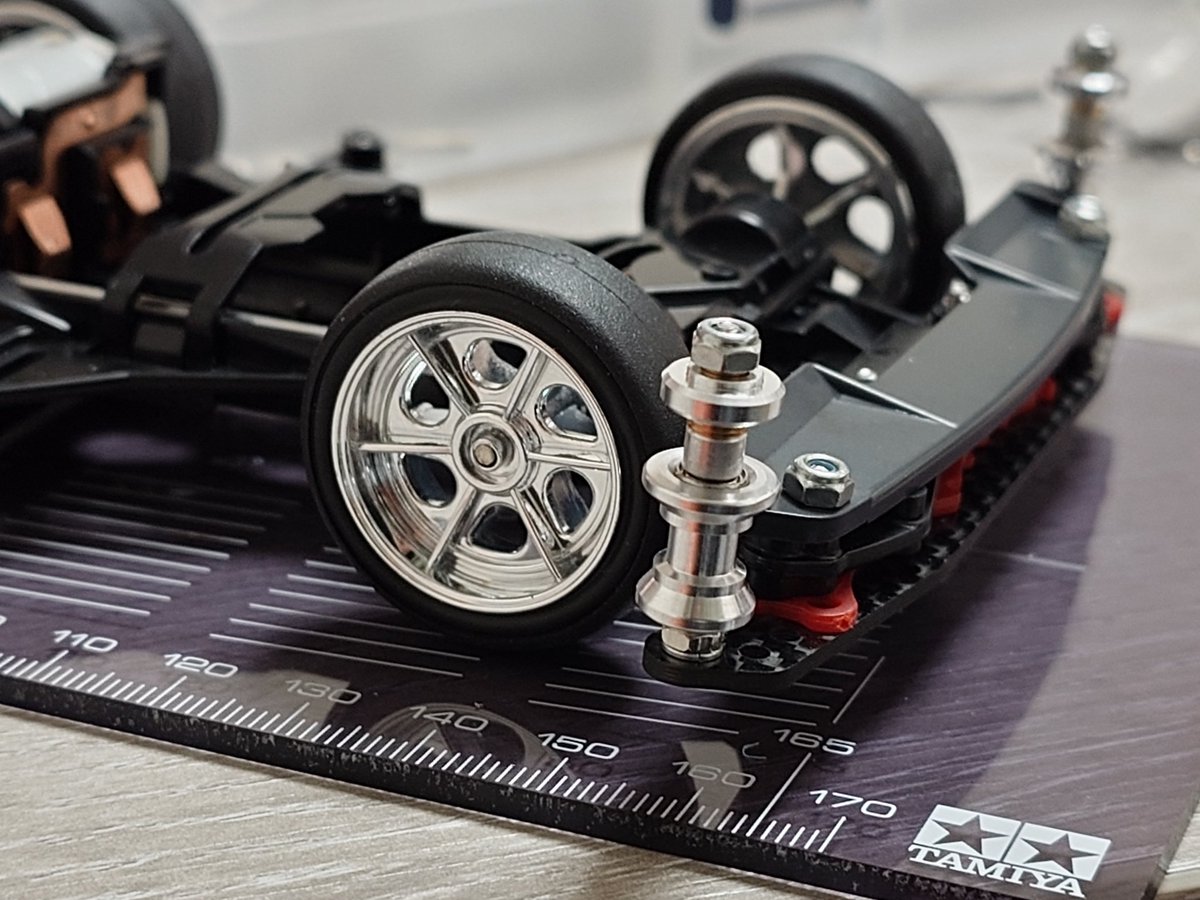 CalvinTmd's tweet photo. この古いシャーシを組み立て始めました
#ミニ四駆
#tamiya
#mini4wd
#vschassis https://t.co/vBwcWX3Hdo