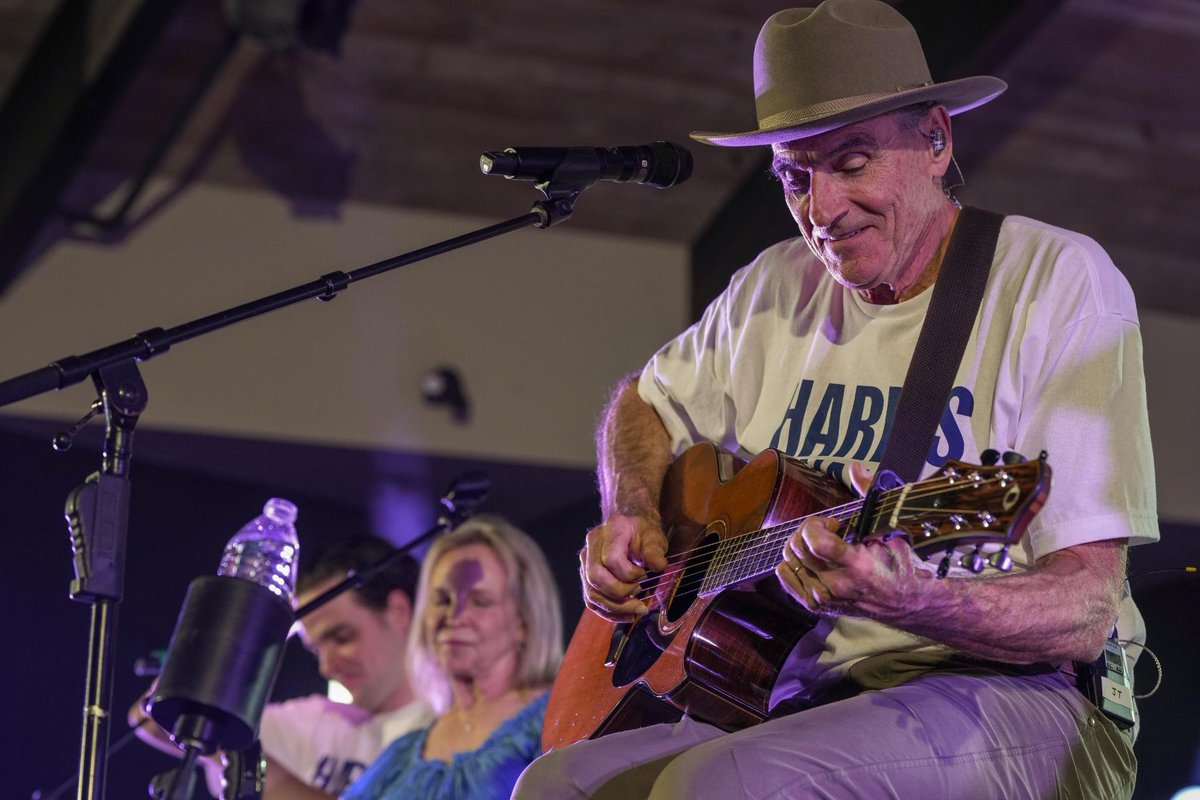 Tim Walz tweet media