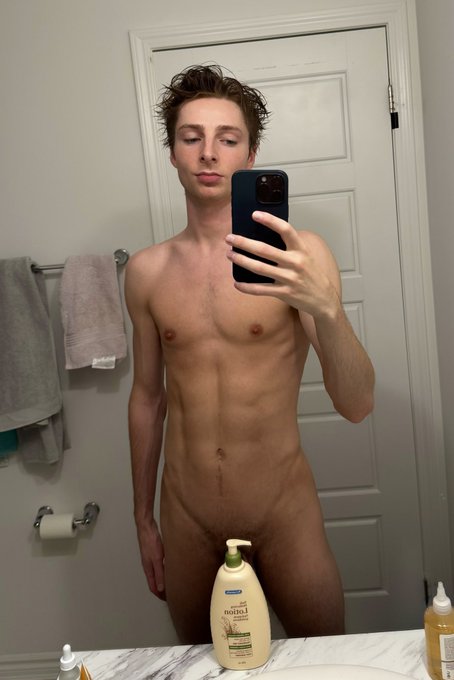 Anyone want the pic without the lotion? https://t.co/Dn7MNOocpq