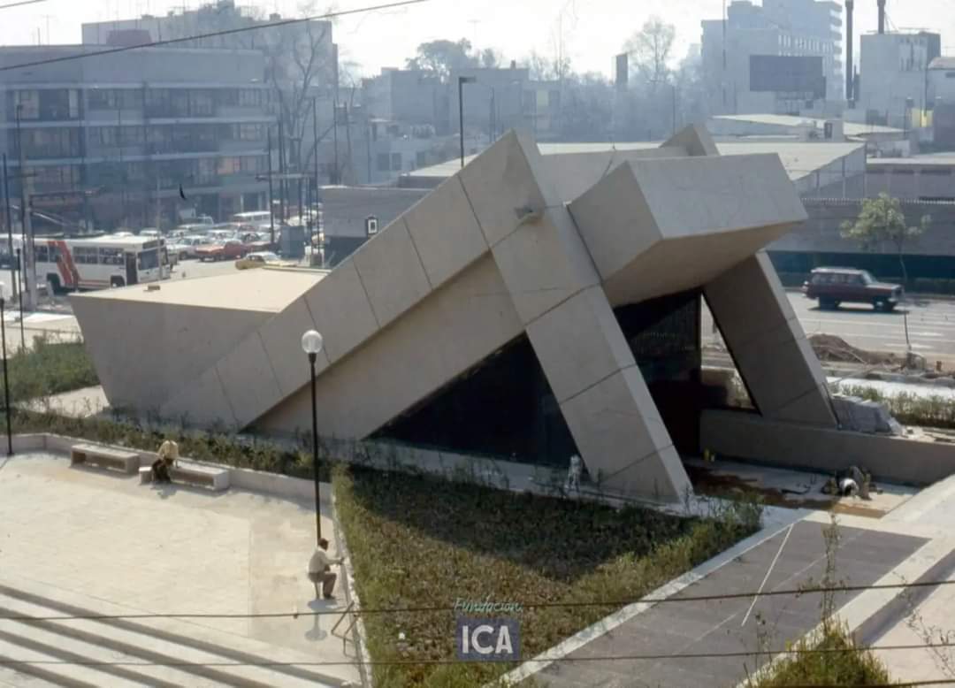 Llámenme clasista, pero qué bonitas eran las estaciones del metro antes de la plaga de vendedores ambulantes.