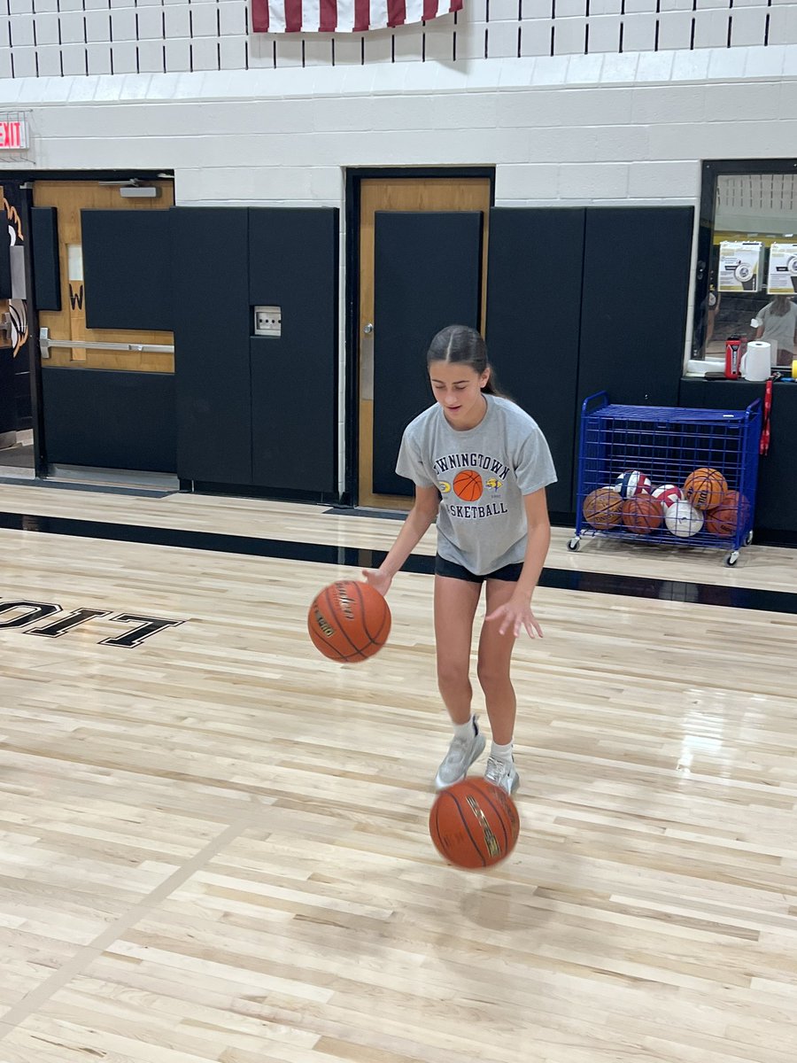 DEastHoops's tweet photo. Another great 3v3 League!! Thanks to all who signed up and @DASD_LMS for hosting!  Shout out to the boys basketball players who volunteered their time to build connections with future Cougars!! Also, thanks to @deastgirlsbball and Coach Domsohn for working with us - always fun!! https://t.co/WvjVhSM6th