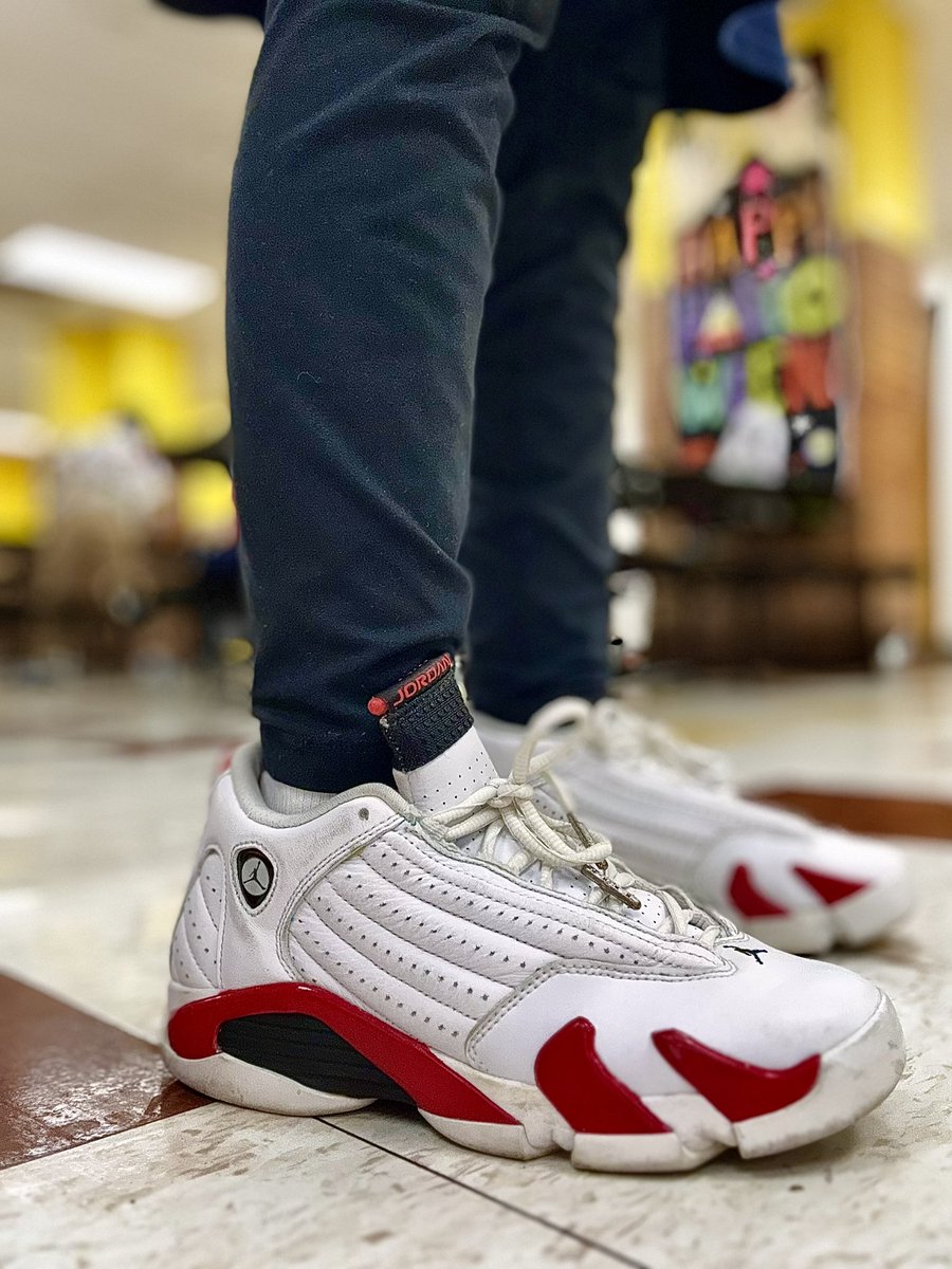NicoThaGreat357's tweet photo. One of my 4th grade girls in the school said, “Mr. A, did I wear some heat today” and I’m like you sure did and I gotta flick it up!!!
Air Jordan 14 Retro OG “Candy Cane”…
.
.
.
.
.
#SneaksWithNeek #MrALoveTheKids #AirJordan #AirJordan14 #RetroJordan #JordanBrand https://t.co/Zd2WsxjPin